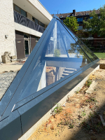 Aufbau des gläsernen Tetraeder 